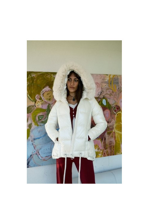 PARKA CORTA CON CAPUCHA BLANCA