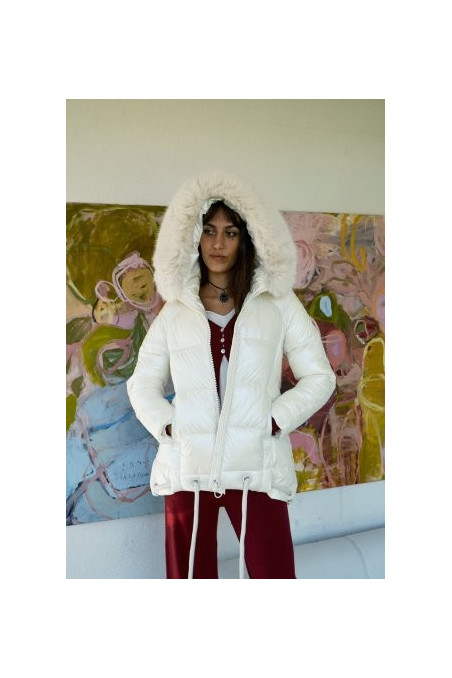 PARKA CORTA CON CAPUCHA BLANCA