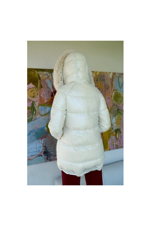 PARKA CORTA CON CAPUCHA BLANCA