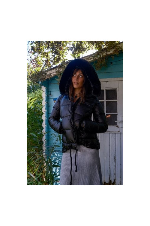 PARKA CORTA CON CAPUCHA NEGRO