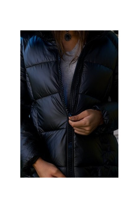 PARKA CORTA CON CAPUCHA NEGRO