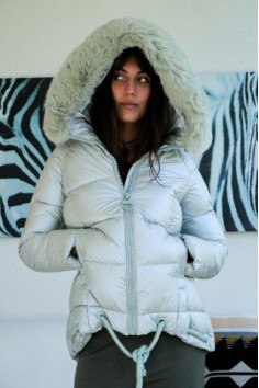 PARKA CORTA CON CAPUCHA...