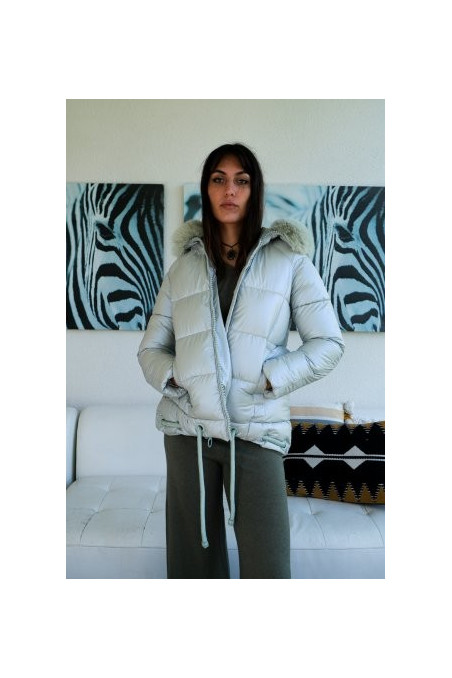 PARKA CORTA CON CAPUCHA TURQUESA