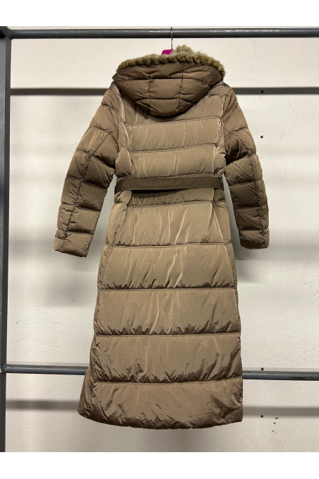 ANORAK TOSTADO CON CINTURÓN CAPUCHA Y PELO