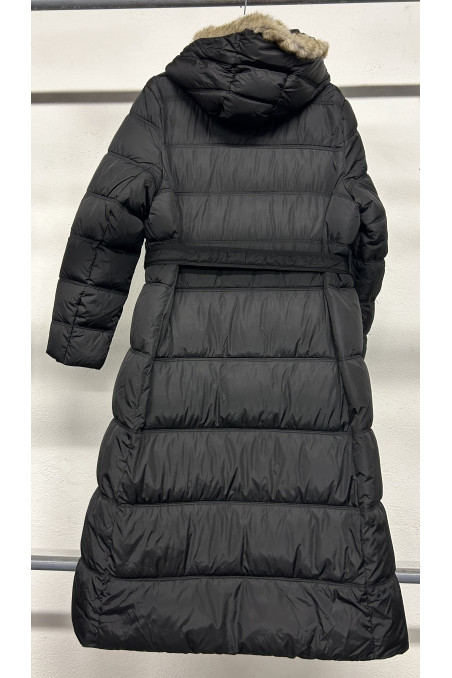 ANORAK NEGRO CON CINTURÓN Y CAPUCHA PELO