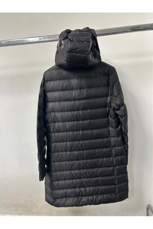 ABRIGO NEGRO ACOLCHADO