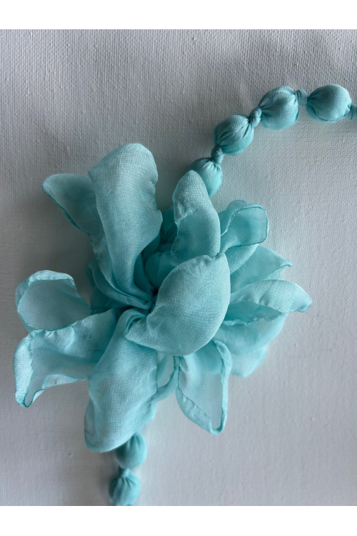 COLLAR BOLAS FLORES TURQUESA