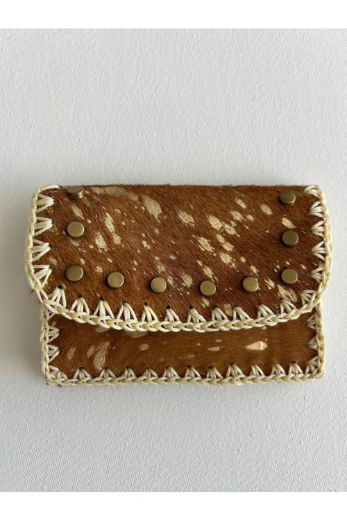 CARTERITA PIEL TACHUELAS MARRÓN