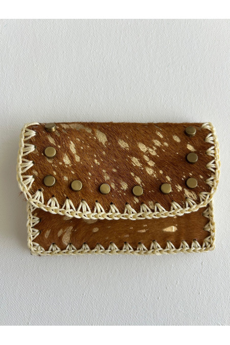 CARTERITA PIEL TACHUELAS MARRÓN