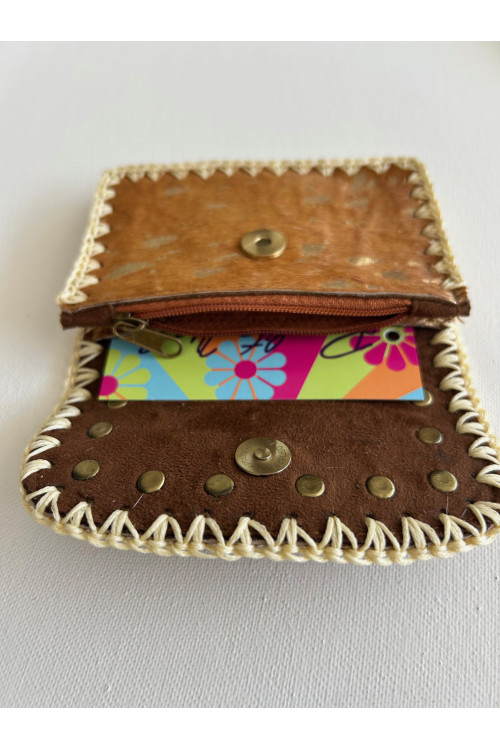 CARTERITA PIEL TACHUELAS MARRÓN