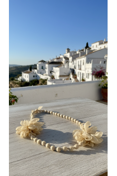 COLLAR BOLAS FLORES HUESO