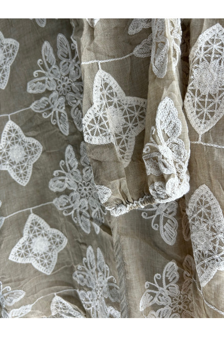 BLUSA BORDADOS BEIGE