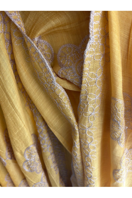 PONCHO BORDADO AMARILLO