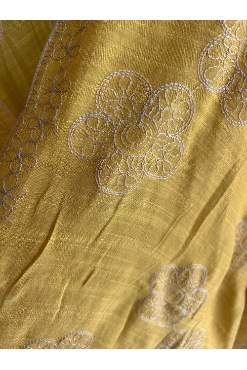 PONCHO BORDADO AMARILLO
