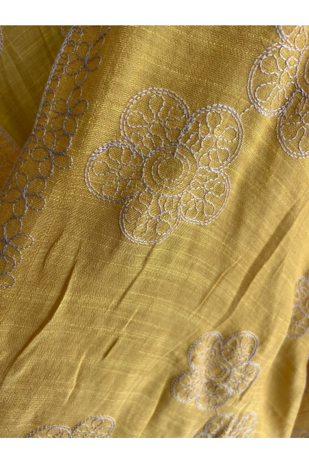 PONCHO BORDADO AMARILLO