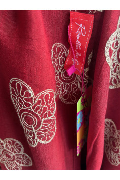 PONCHO BORDADO ROJO 2