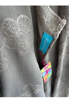 PONCHO BORDADO BEIGE 2