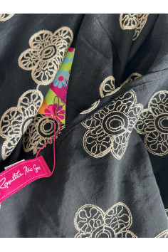 PONCHO BORDADO NEGRO 2