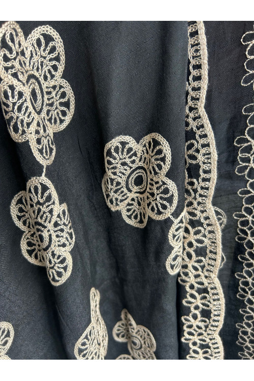 PONCHO BORDADO NEGRO