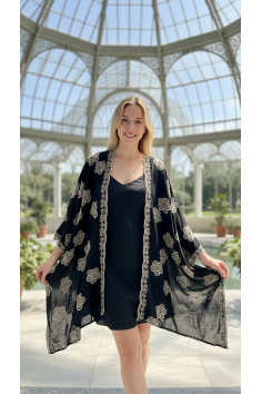 PONCHO BORDADO NEGRO