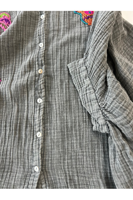 BLUSA BORDADOS NEGRA