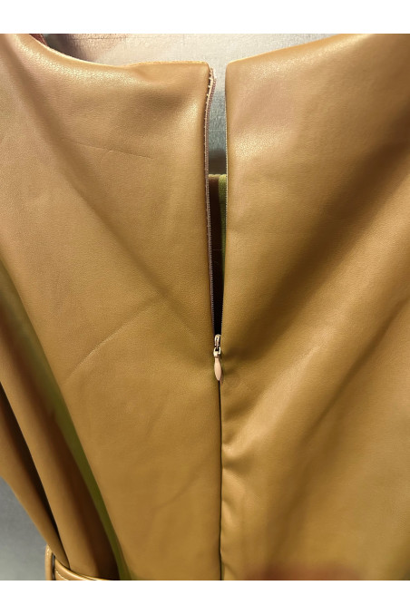 VESTIDO POLIPIEL TOSTADO