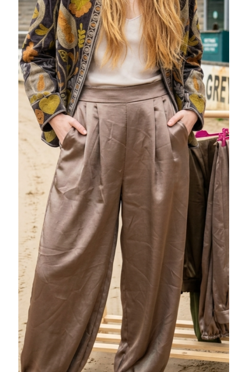 PANTALÓN RASO BEIGE